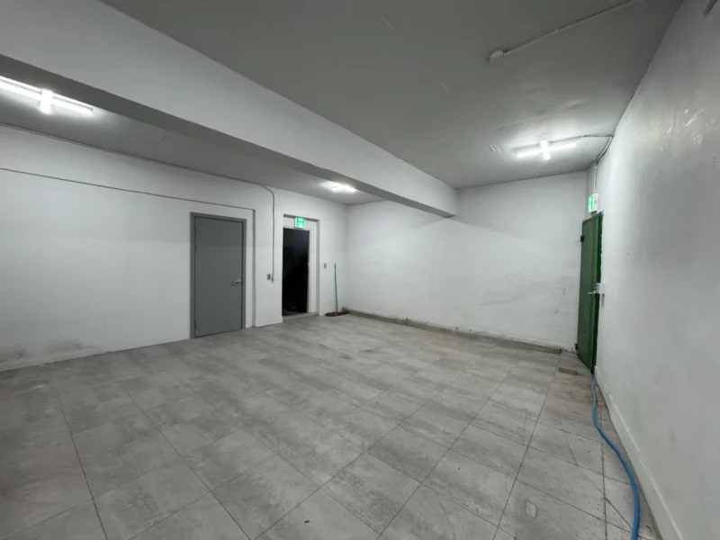 서울 개봉동 50평규모 지하 창고 겸 사무실입니다.