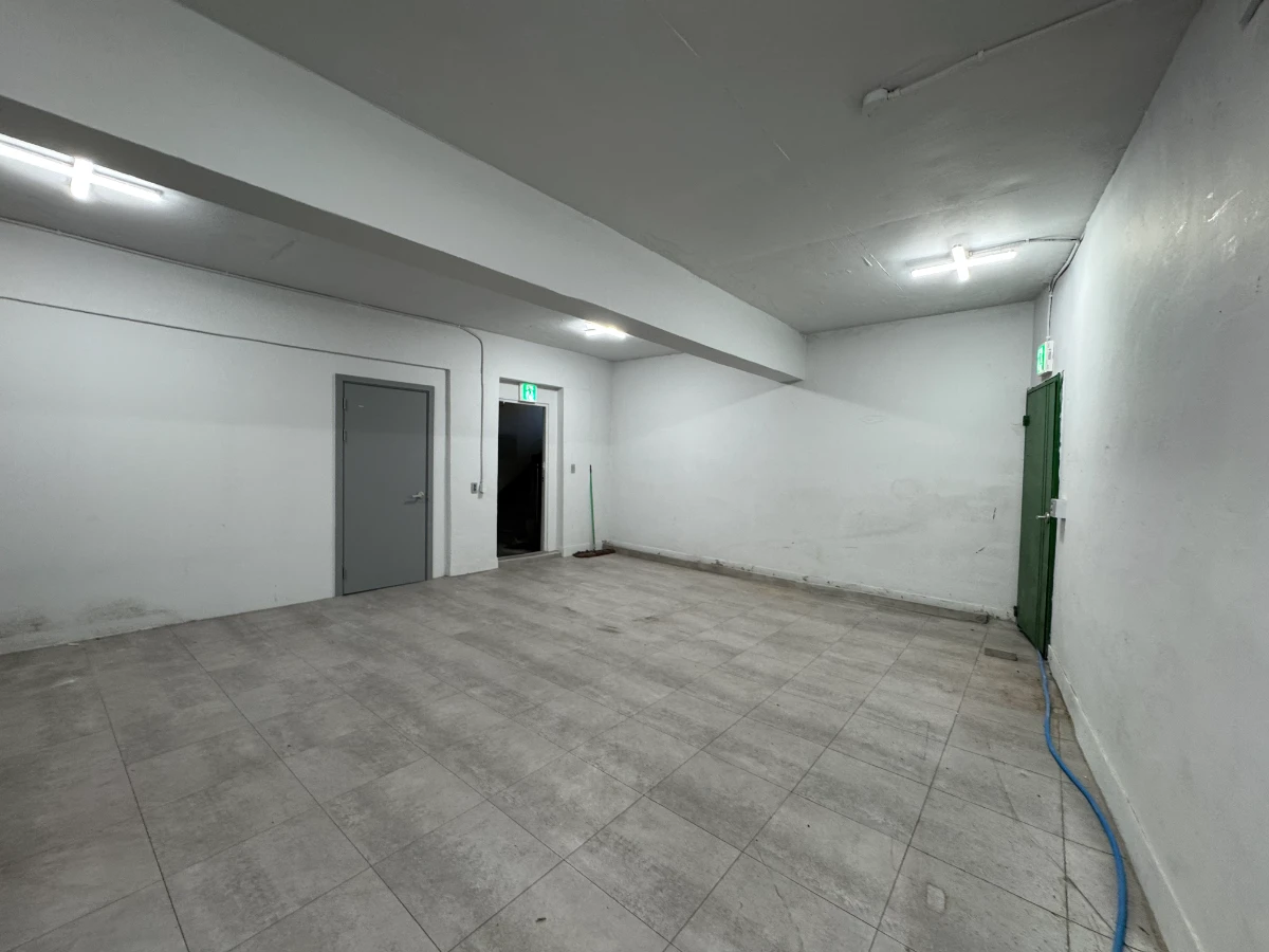 서울 개봉동 50평규모 지하 창고 겸 사무실입니다.