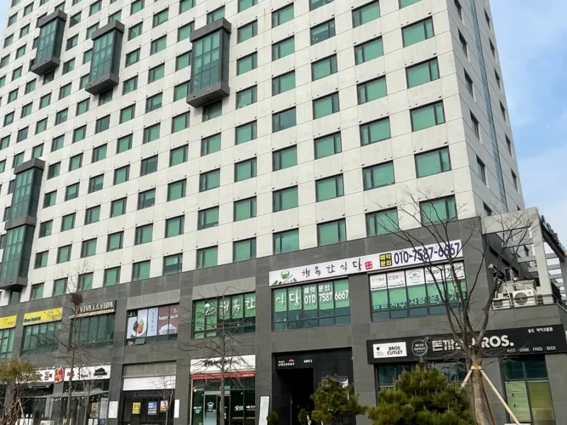 [급매] 인천송도 삼성바이오기숙사1층 상가 │ 유인+무인 수익구조