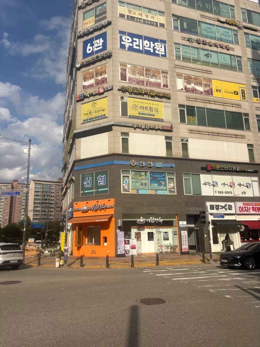 아파트 출입구 정면 + 신호등 2개 정면 노출! 시설 완비 다용도